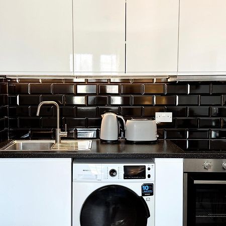 Deluxe City Centre Two Bedroom - Grand Central House Gibraltár Kültér fotó
