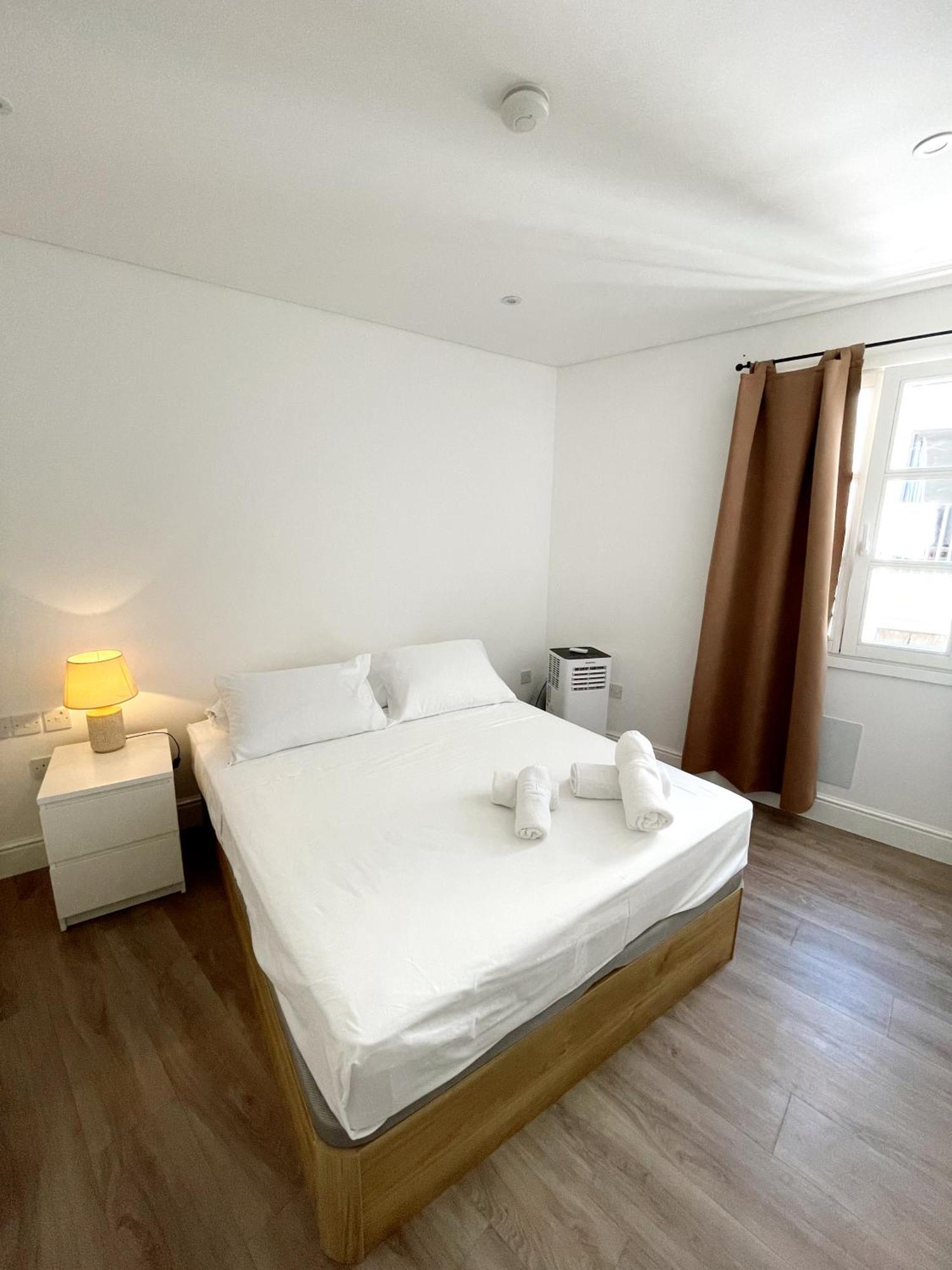 Deluxe City Centre Two Bedroom - Grand Central House Gibraltár Kültér fotó