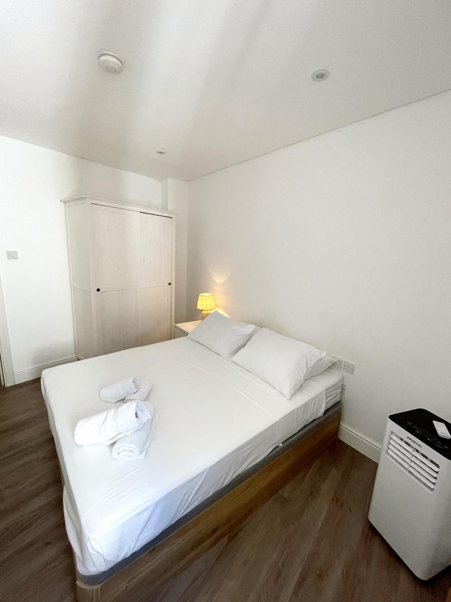 Deluxe City Centre Two Bedroom - Grand Central House Gibraltár Kültér fotó
