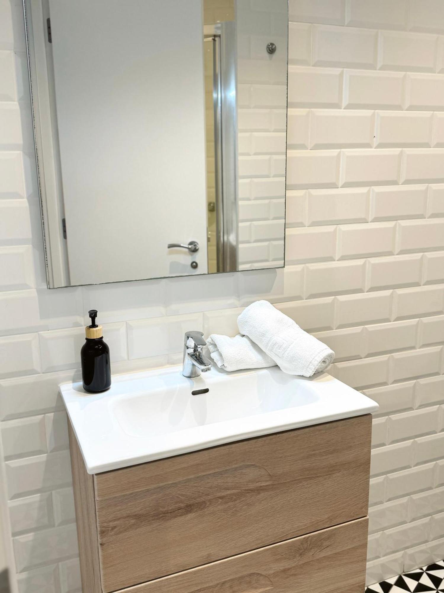 Deluxe City Centre Two Bedroom - Grand Central House Gibraltár Kültér fotó