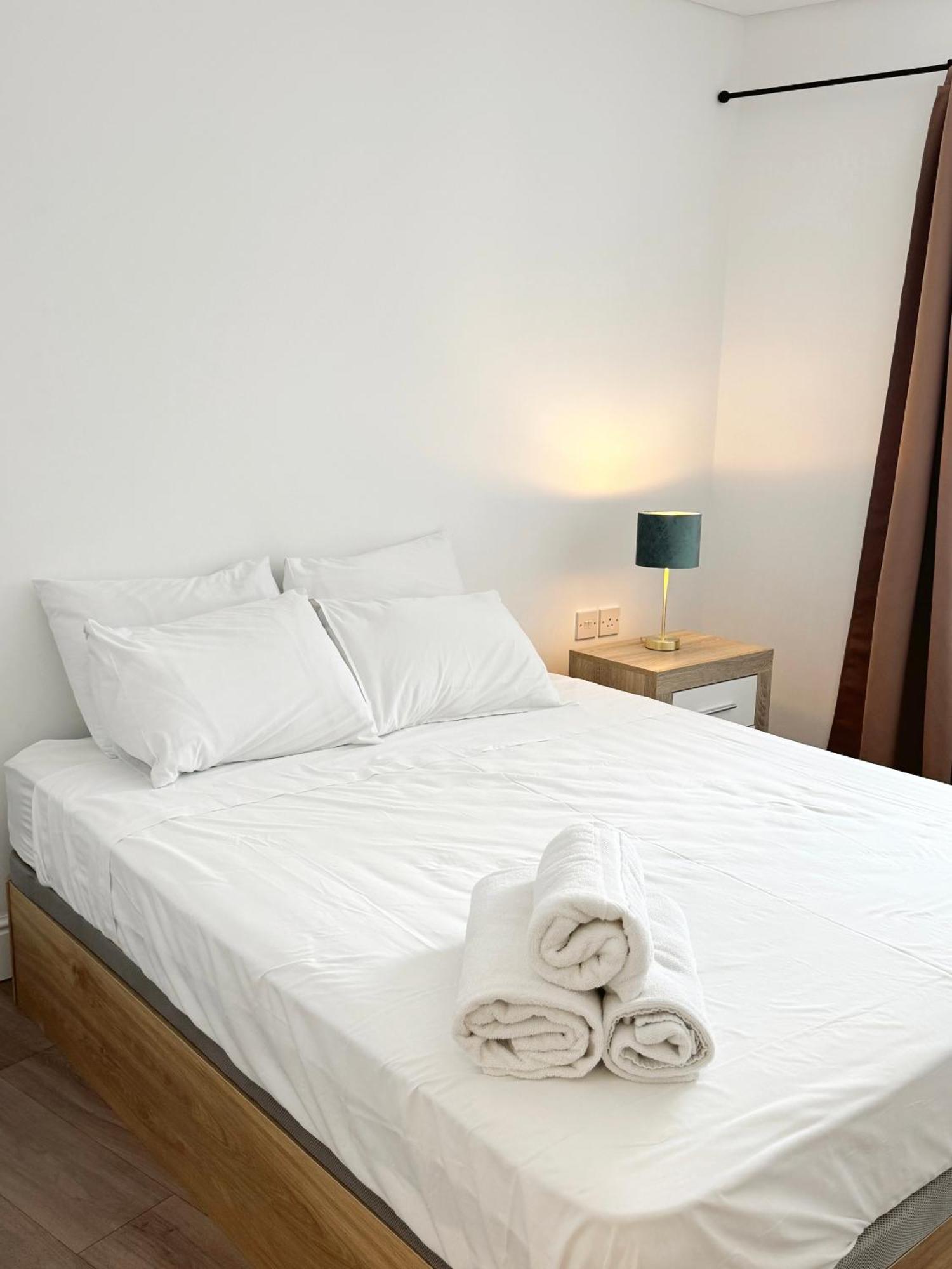 Deluxe City Centre Two Bedroom - Grand Central House Gibraltár Kültér fotó