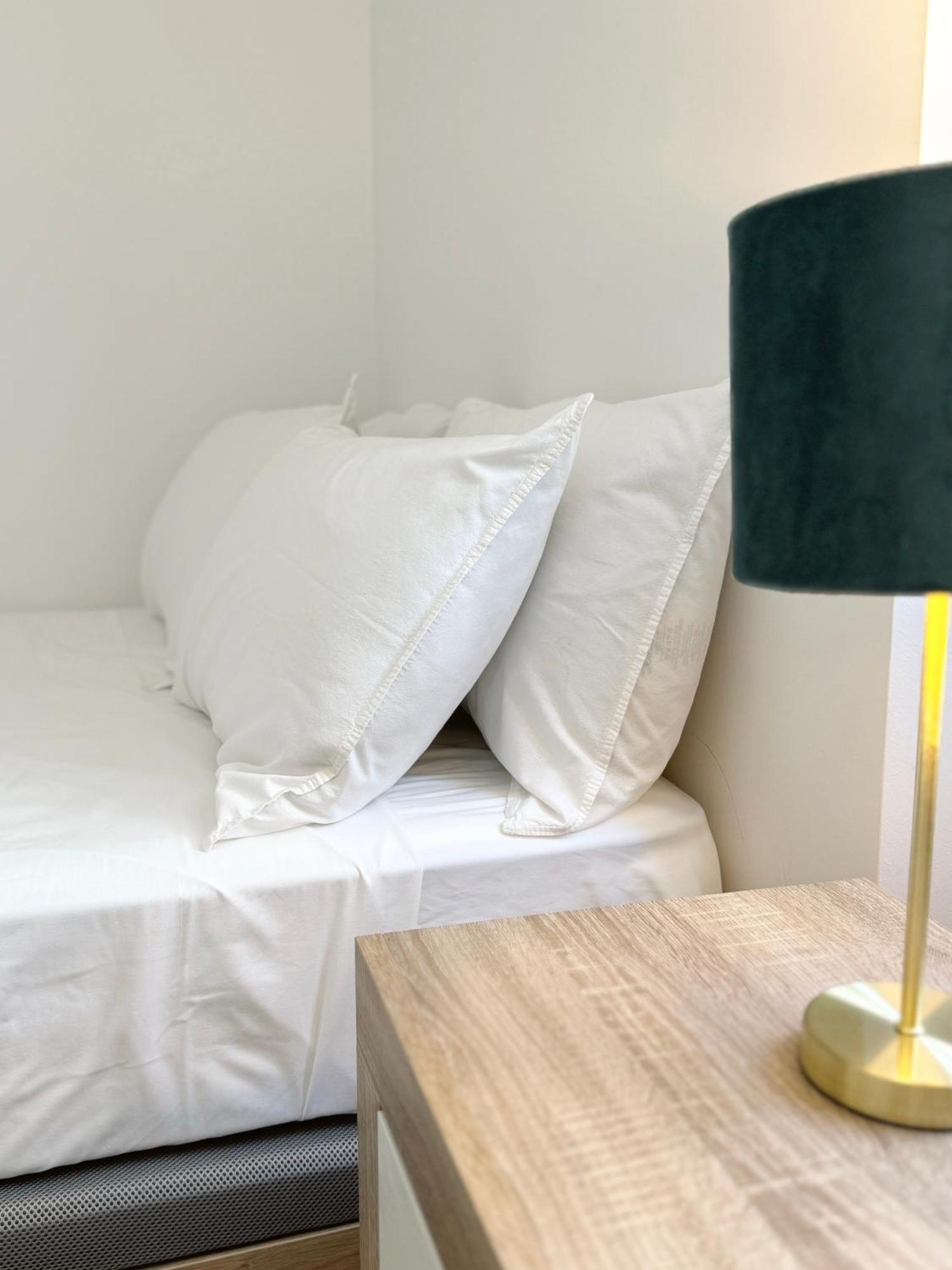 Deluxe City Centre Two Bedroom - Grand Central House Gibraltár Kültér fotó
