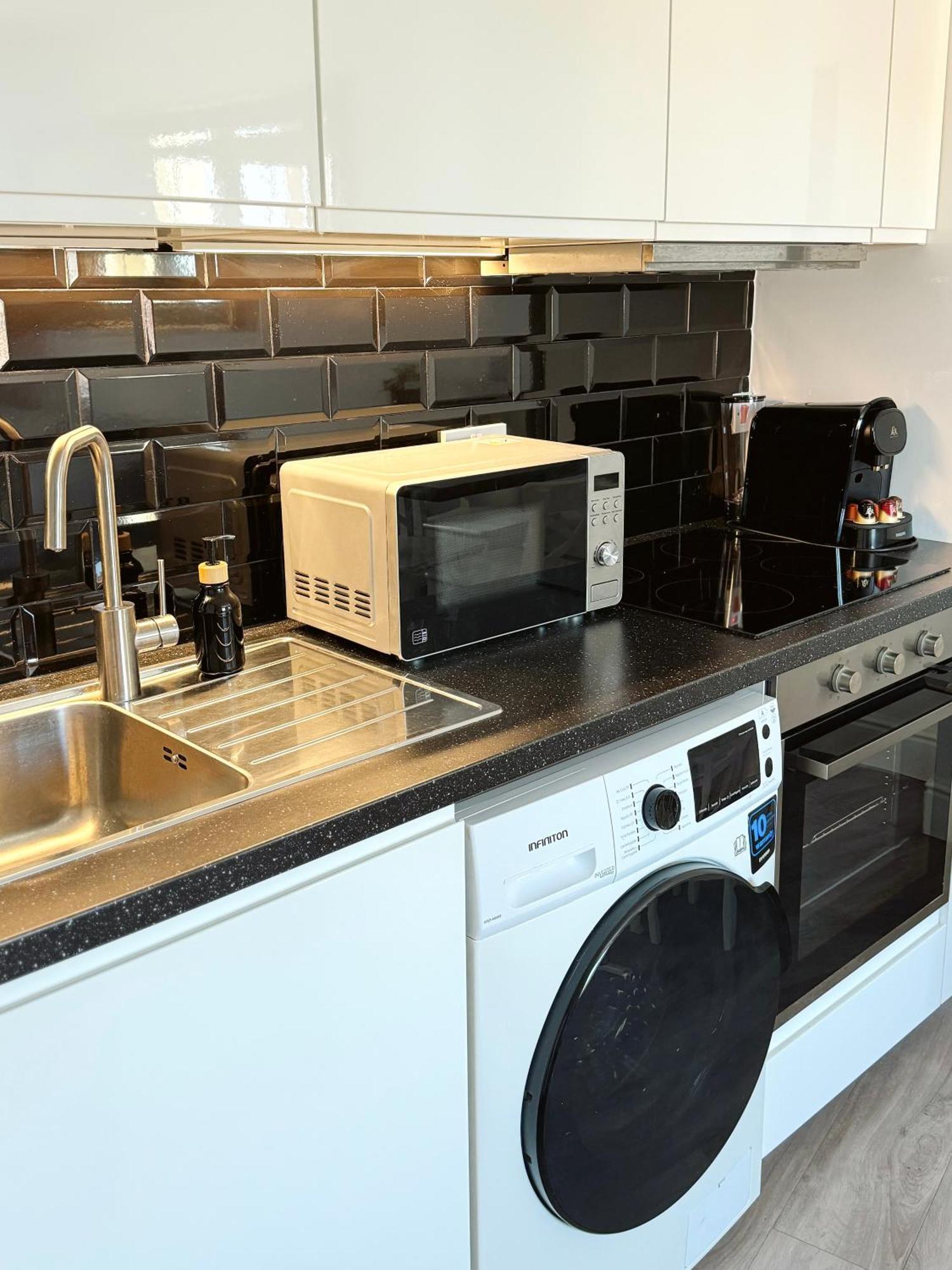 Deluxe City Centre Two Bedroom - Grand Central House Gibraltár Kültér fotó