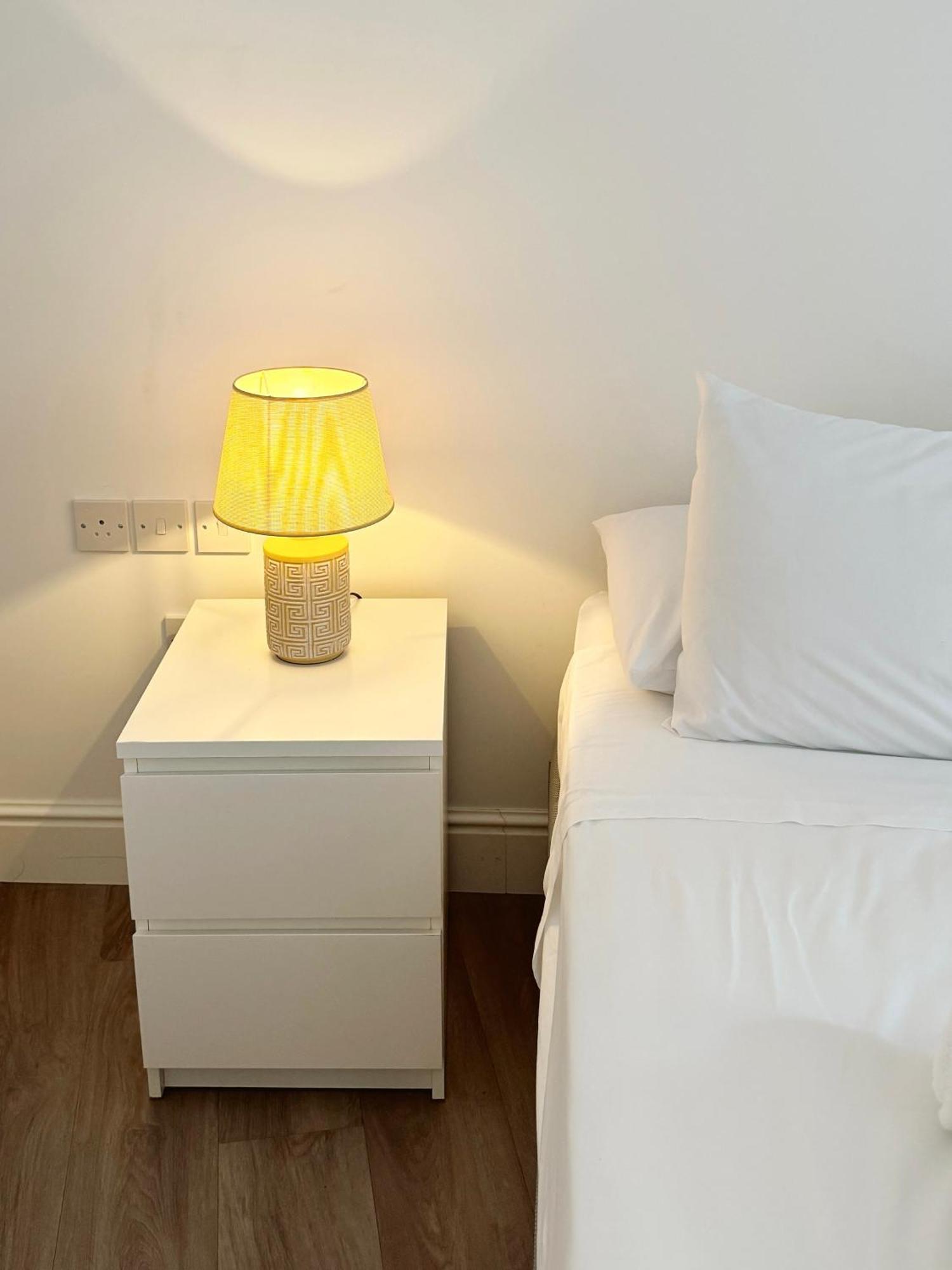 Deluxe City Centre Two Bedroom - Grand Central House Gibraltár Kültér fotó