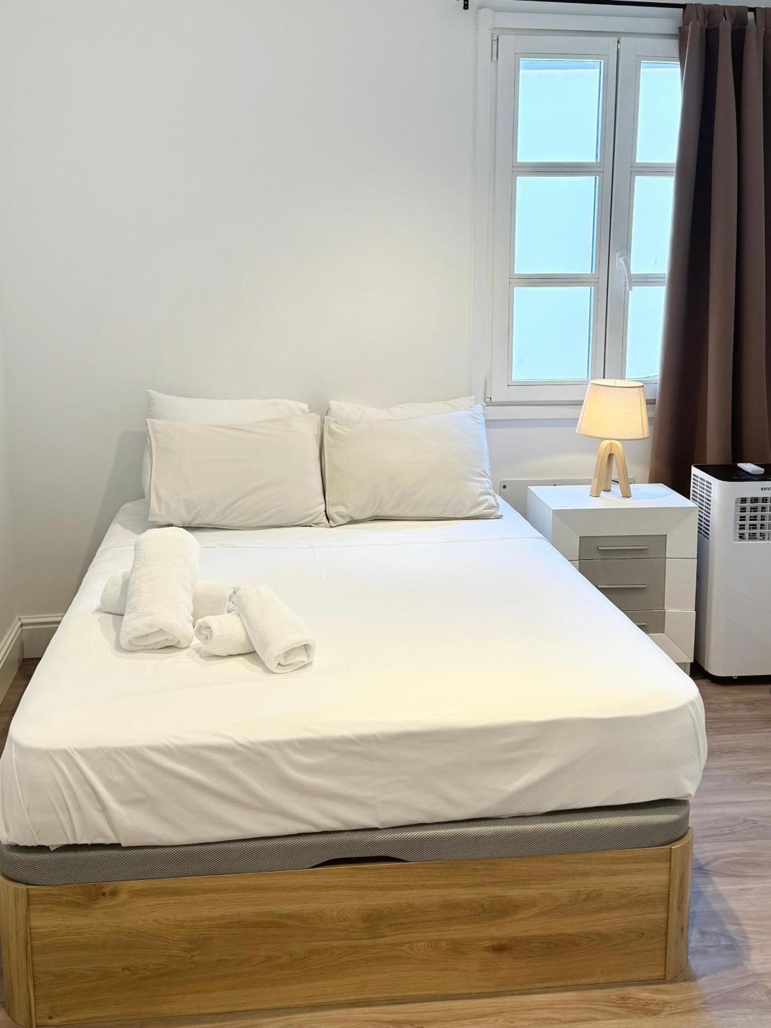 Deluxe City Centre Two Bedroom - Grand Central House Gibraltár Kültér fotó