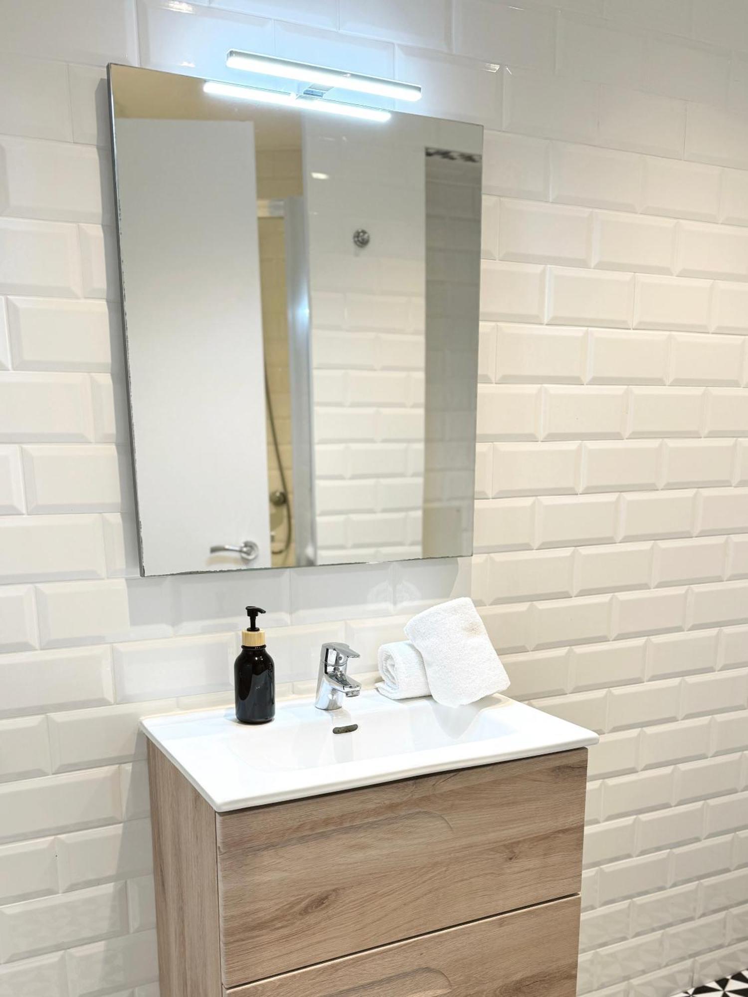 Deluxe City Centre Two Bedroom - Grand Central House Gibraltár Kültér fotó