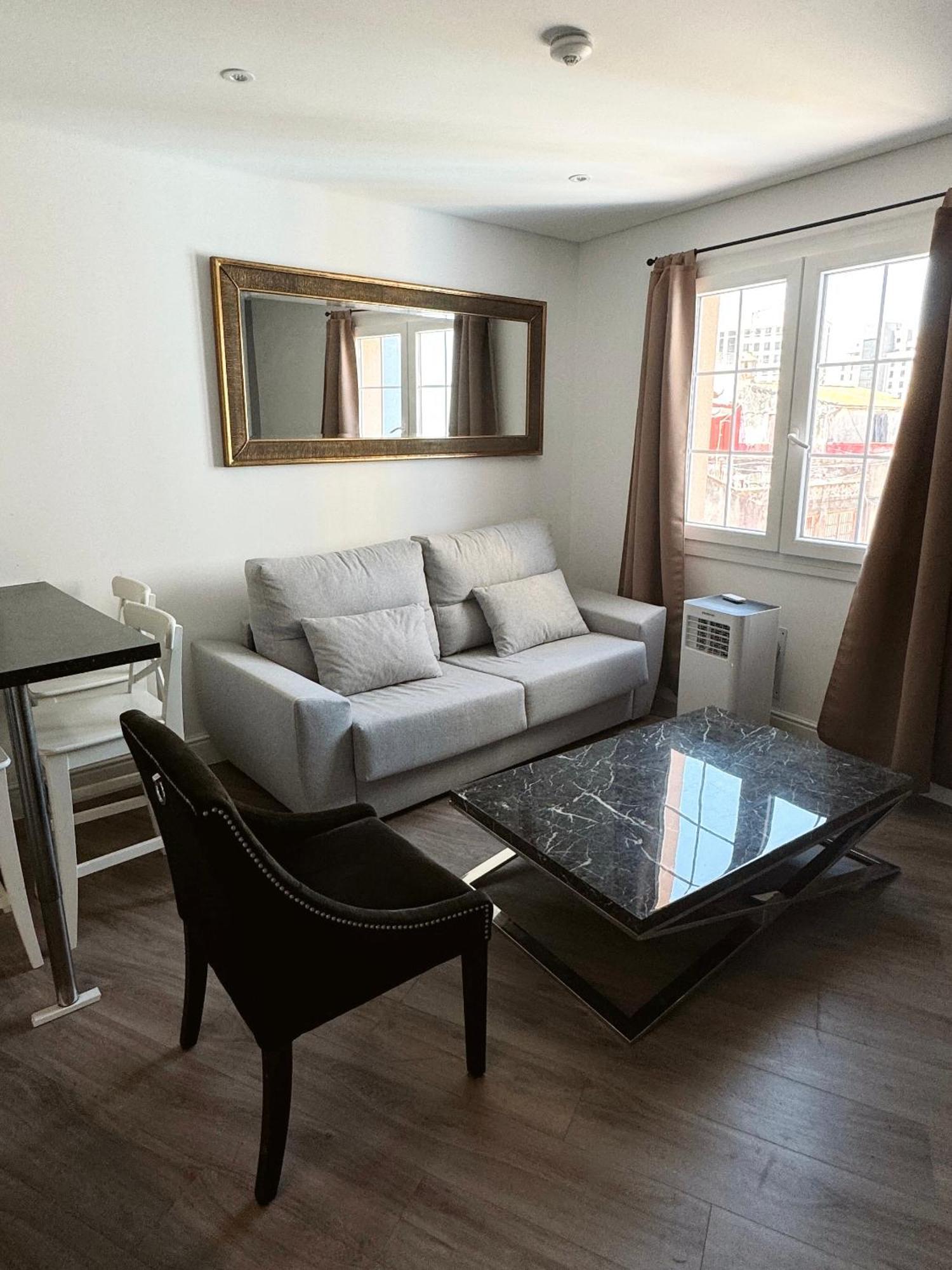 Deluxe City Centre Two Bedroom - Grand Central House Gibraltár Kültér fotó
