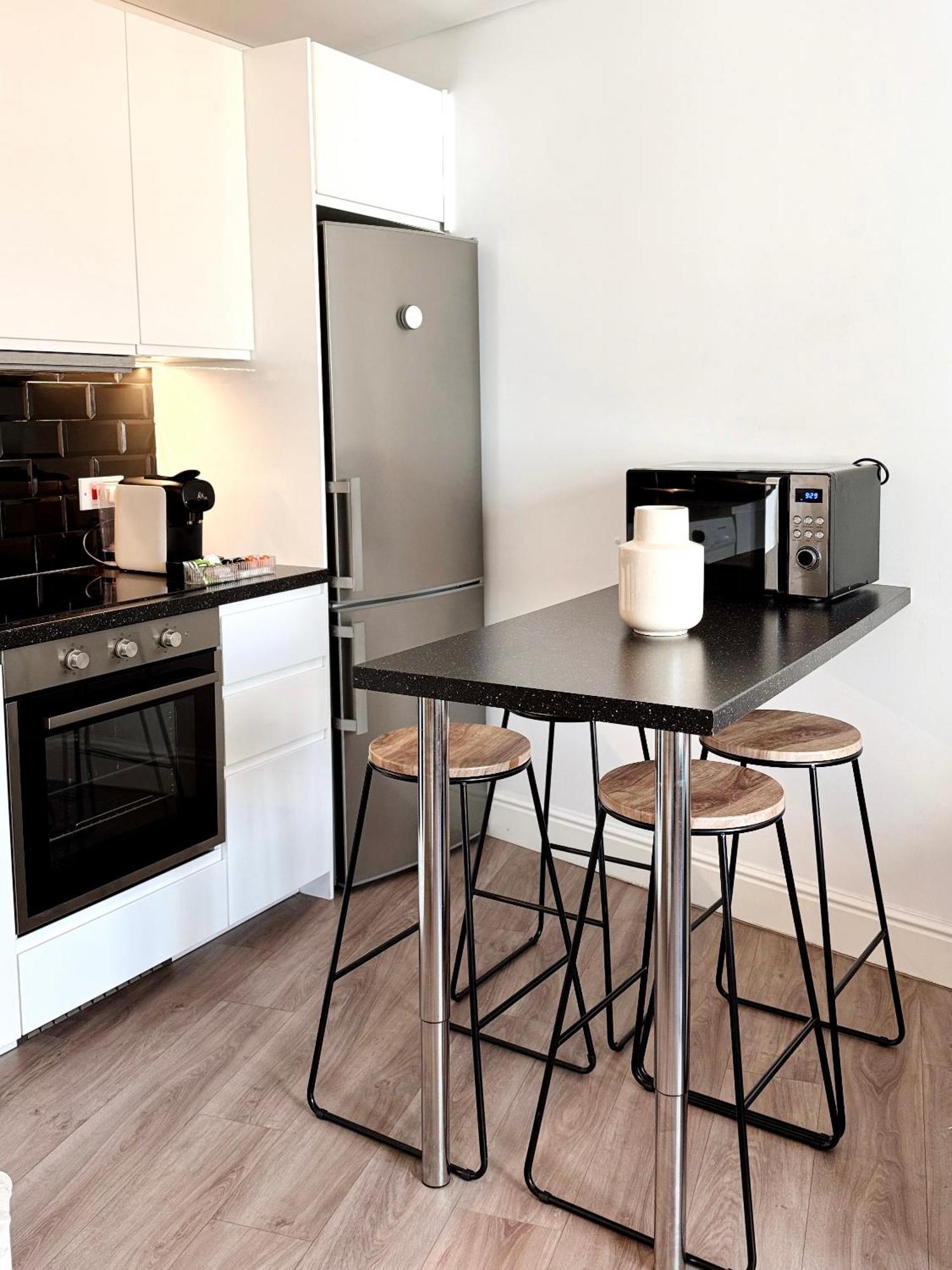 Deluxe City Centre Two Bedroom - Grand Central House Gibraltár Kültér fotó