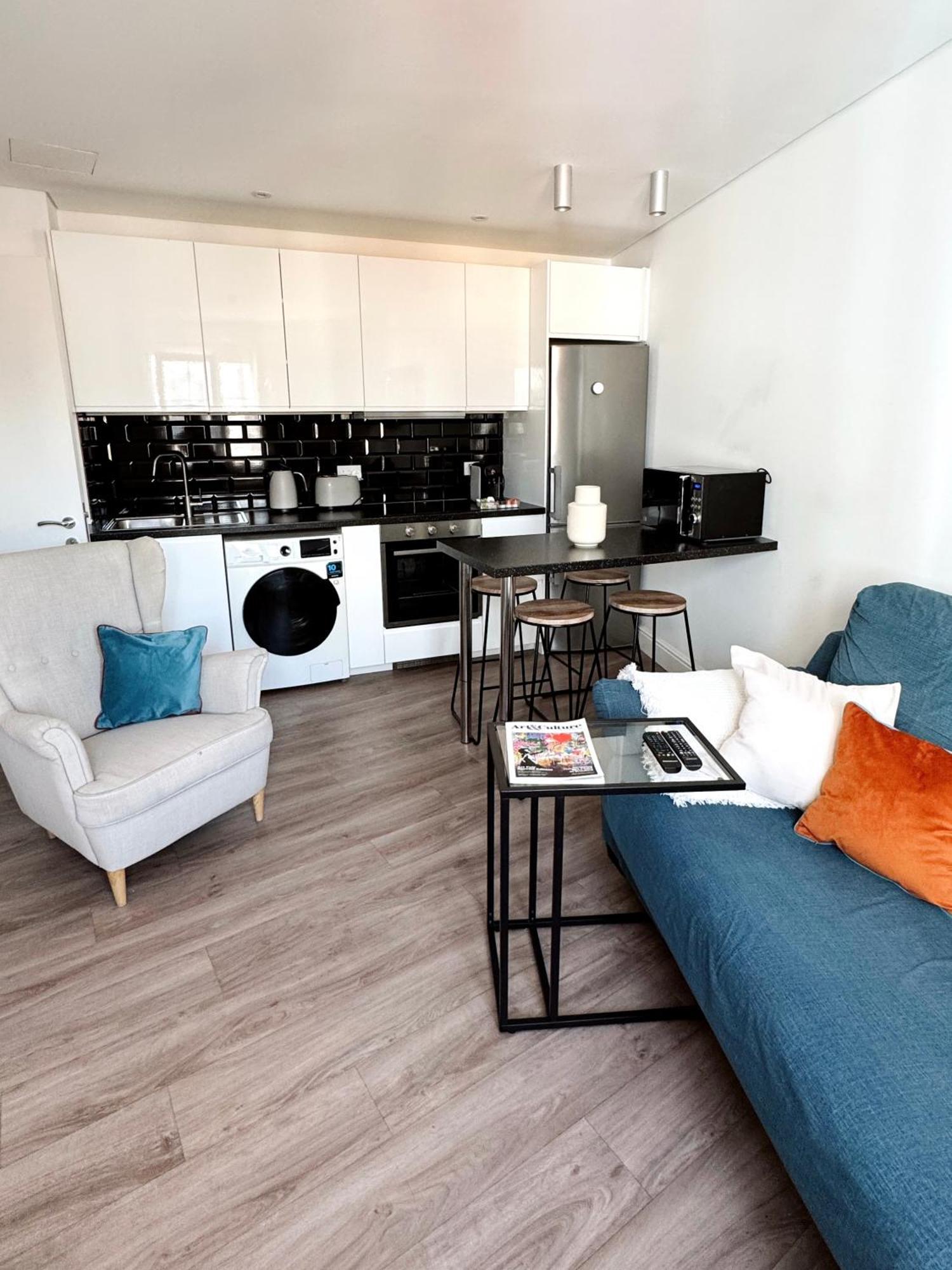Deluxe City Centre Two Bedroom - Grand Central House Gibraltár Kültér fotó