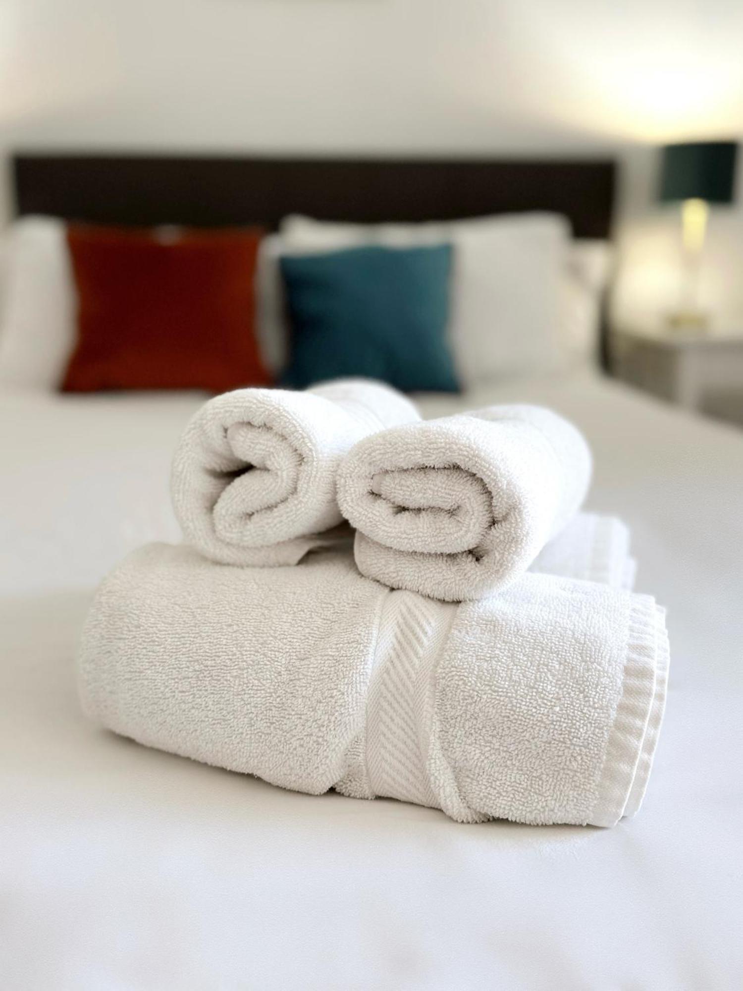 Deluxe City Centre Two Bedroom - Grand Central House Gibraltár Kültér fotó