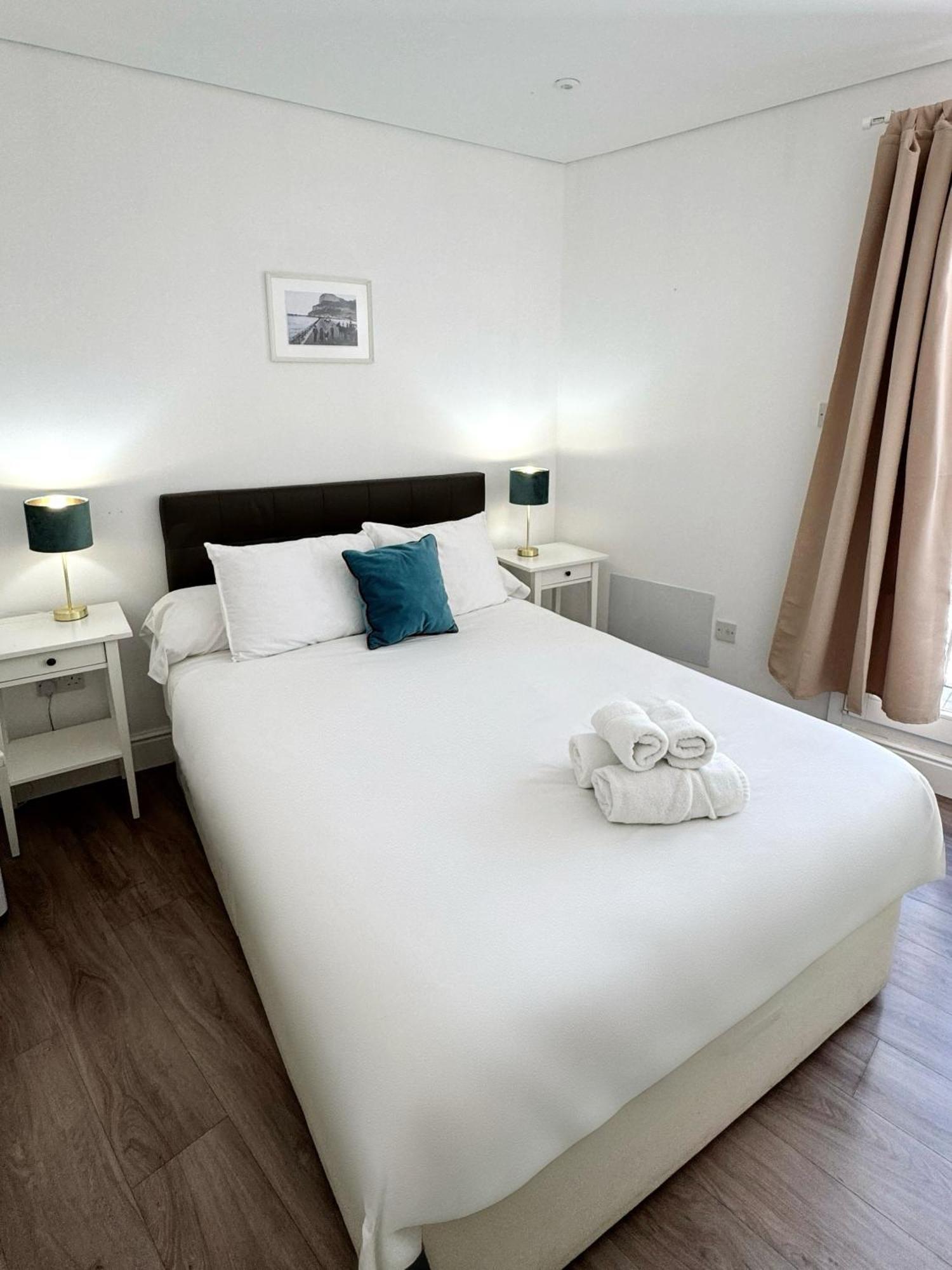 Deluxe City Centre Two Bedroom - Grand Central House Gibraltár Kültér fotó
